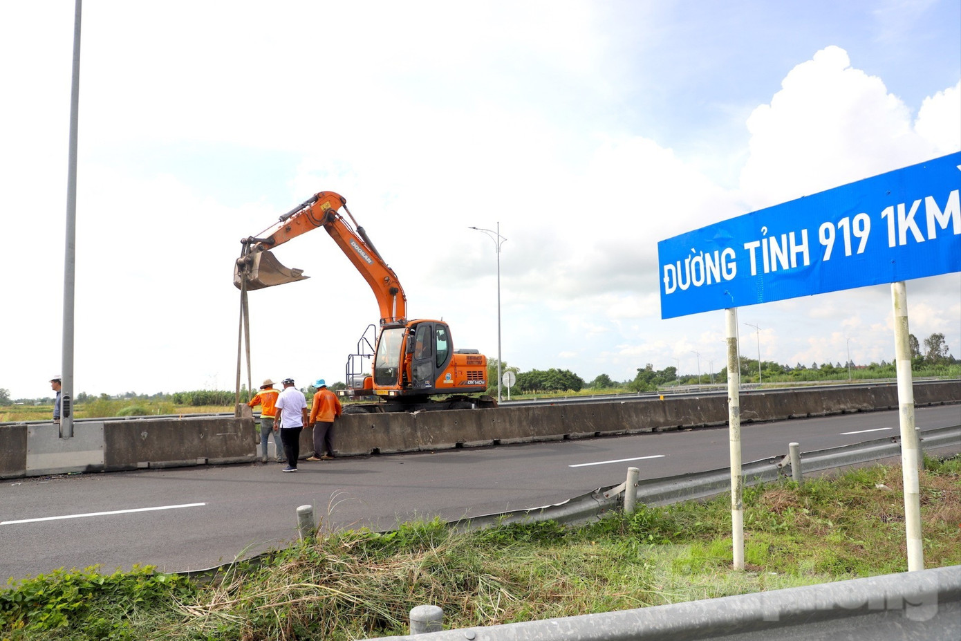 Tuyến đường nối Cần Thơ-An Giang được chi hơn 750 tỷ đồng nâng cấp sắp về đích- Ảnh 10.