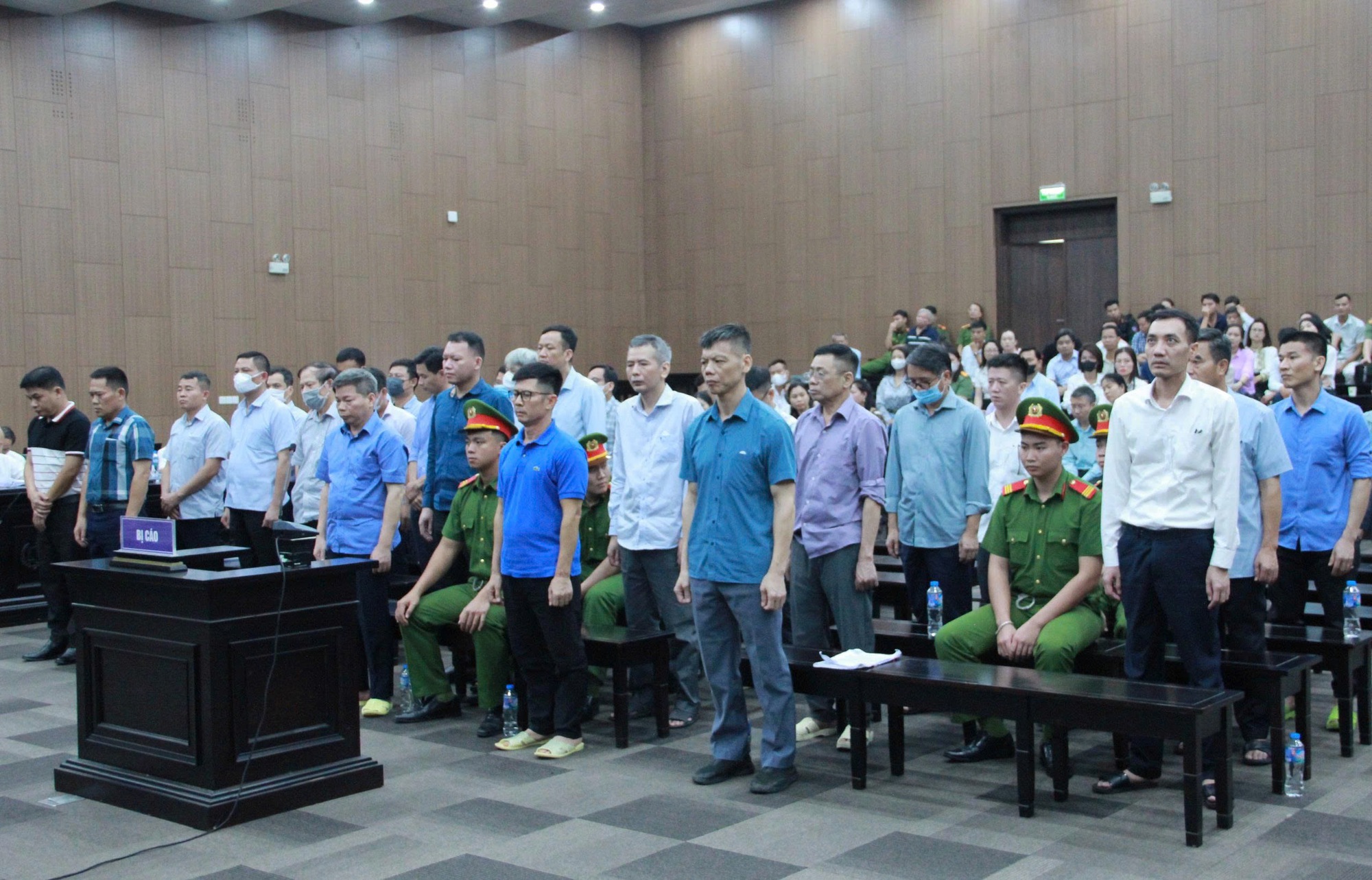 Cựu phó chủ nhiệm Văn phòng Quốc hội Phạm Thái Hà bị đề nghị 5-6 năm tù- Ảnh 2. Cựu phó chủ nhiệm Văn phòng Quốc hội Phạm Thái Hà bị đề nghị 5-6 năm tù- Ảnh 2.