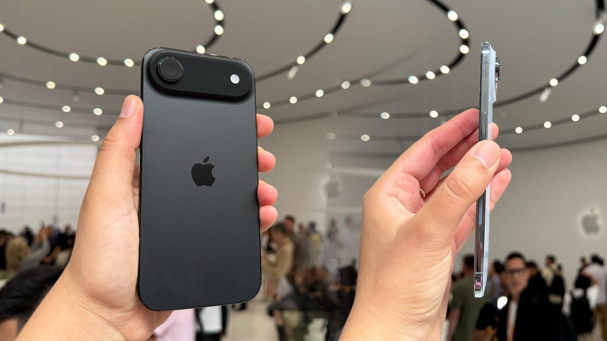 Cùng ra mắt smartphone siêu mỏng nhẹ nhưng Samsung đã 'hạ đo ván' Apple ở một điểm- Ảnh 1.