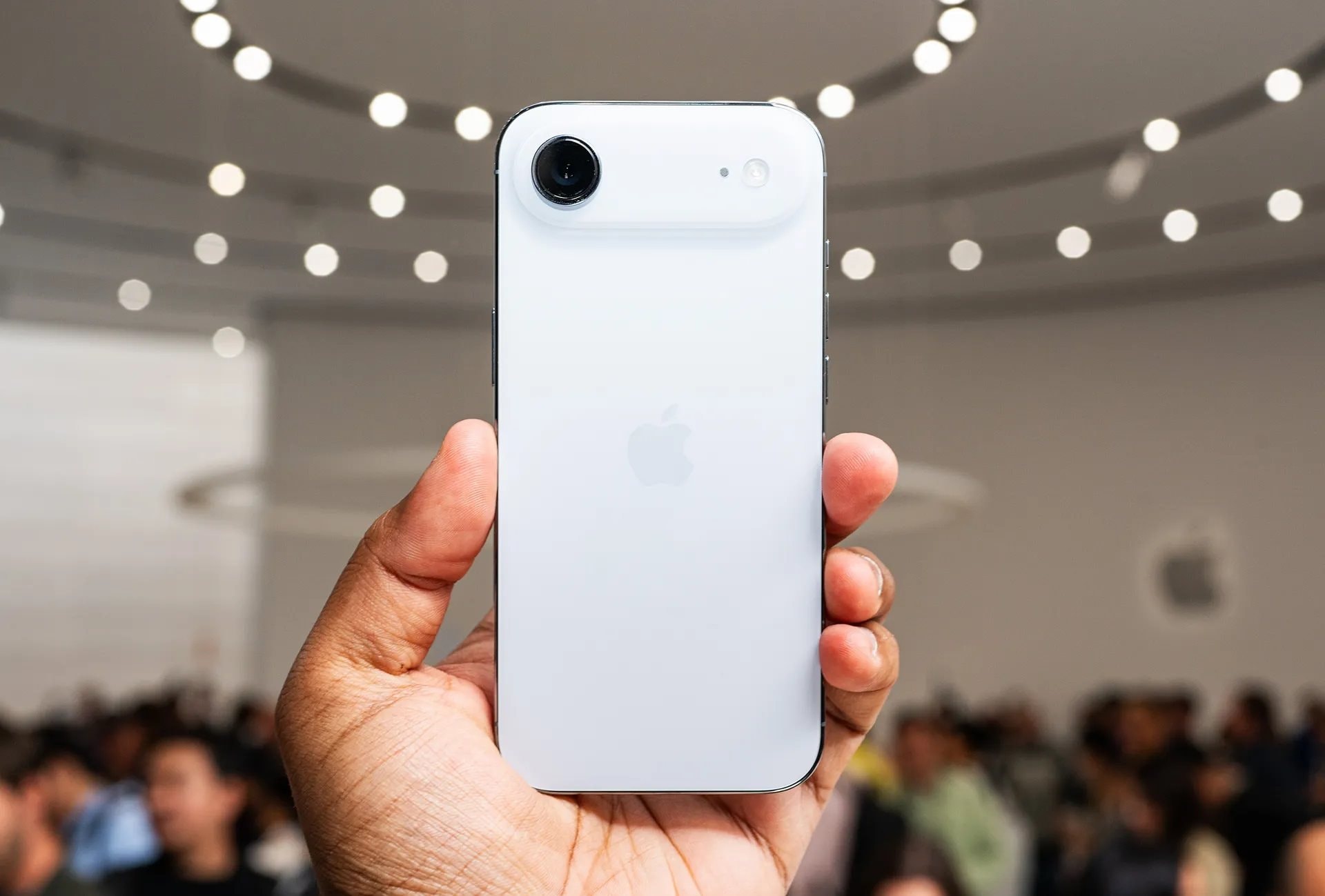 iPhone Air thực sự đáng mua nhất năm nay, cầm trên tay ai cũng thốt lên: "Si mê, khó tin, tuyệt diệu"- Ảnh 4. iPhone Air thực sự đáng mua nhất năm nay, cầm trên tay ai cũng thốt lên: "Si mê, khó tin, tuyệt diệu"- Ảnh 4.