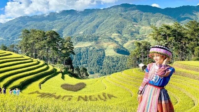 Ngọn đồi ở Mù Cang Chải là điểm ngắm mùa lúa chín siêu thực: Du khách nhận xét "Nhất định phải đến!"- Ảnh 3. Ngọn đồi ở Mù Cang Chải là điểm ngắm mùa lúa chín siêu thực: Du khách nhận xét "Nhất định phải đến!"- Ảnh 3.