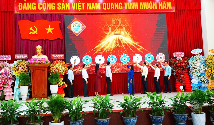 Công ty Xổ số kiến thiết Cần Thơ trả thưởng 486 vé số trúng giải độc đắc- Ảnh 1. Công ty Xổ số kiến thiết Cần Thơ trả thưởng 486 vé số trúng giải độc đắc- Ảnh 1.