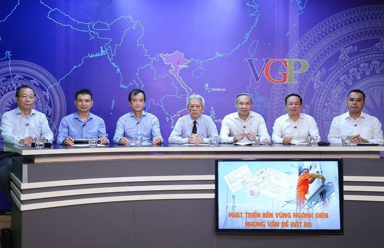 Lãnh đạo EVN: Một số thông tin hóa đơn tiền điện tháng 8 tăng cao là 'tin giả, để câu view'- Ảnh 1. Lãnh đạo EVN: Một số thông tin hóa đơn tiền điện tháng 8 tăng cao là 'tin giả, để câu view'- Ảnh 1.
