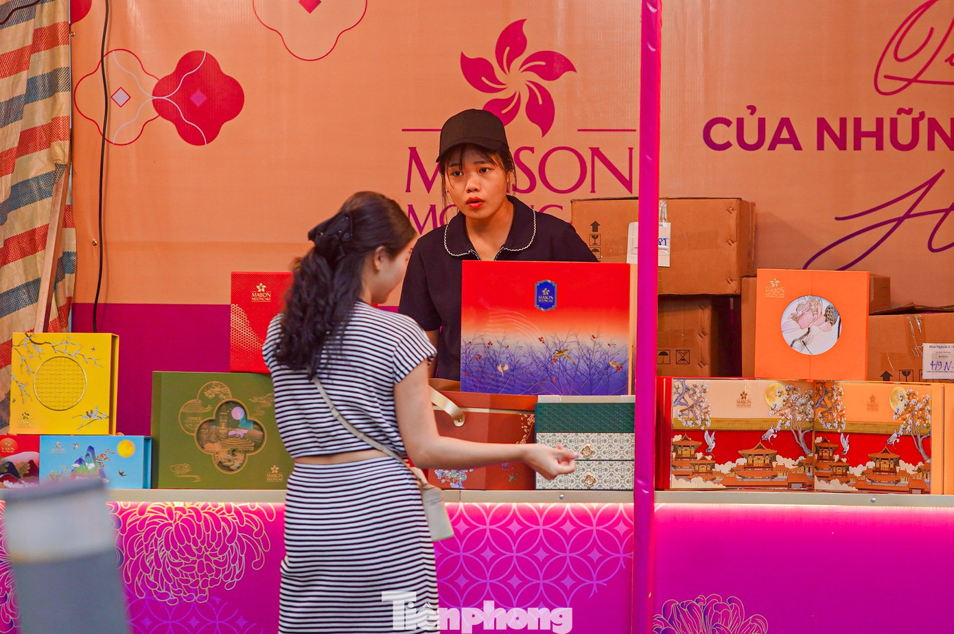 Bánh trung thu 'đổ bộ' khắp phố, tưởng không ế mà... ế không tưởng- Ảnh 9. Bánh trung thu 'đổ bộ' khắp phố, tưởng không ế mà... ế không tưởng- Ảnh 9.