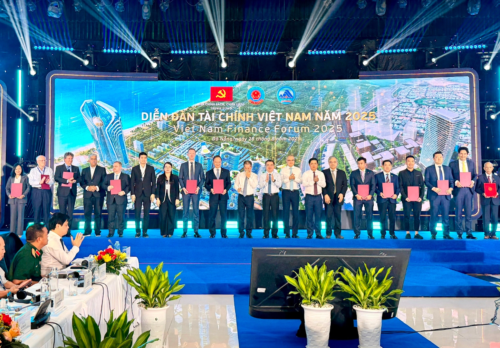 Tập đoàn hàng đầu về tài sản số 'bắt tay' với Đà Nẵng thúc đẩy ứng dụng blockchain trong quản trị và hạ tầng số- Ảnh 1.