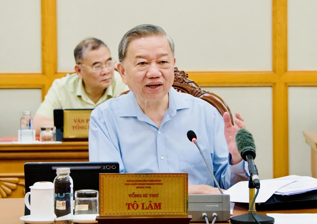 Bộ Chính trị: Từ 2026, người dân được khám sức khỏe định kỳ miễn phí, tiến tới miễn viện phí cơ bản- Ảnh 1.