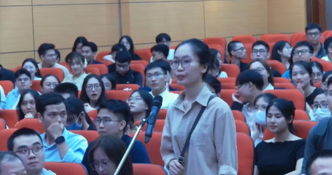 Tình cờ đến... bất ngờ chính là tên của 2 nữ Bác sĩ Nội trú này: Người hô tên trước là Thuý Kiều, người hô sau là Thuý Vân!- Ảnh 2.