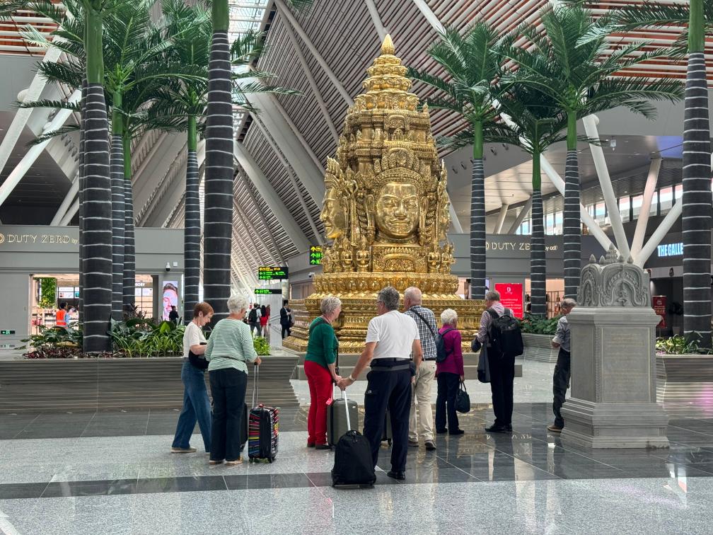 3.000 km đường, 16 cầu, 1 sân bay: Campuchia hưởng lợi lớn từ đầu tư Trung Quốc- Ảnh 2.