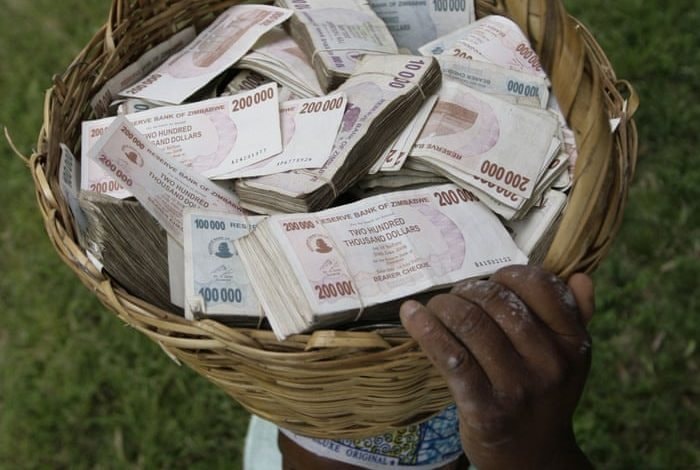 Đồng tiền mất giá, người dân Zimbabwe lâm vào cảnh ‘tiền nhiều để làm gì’- Ảnh 4.