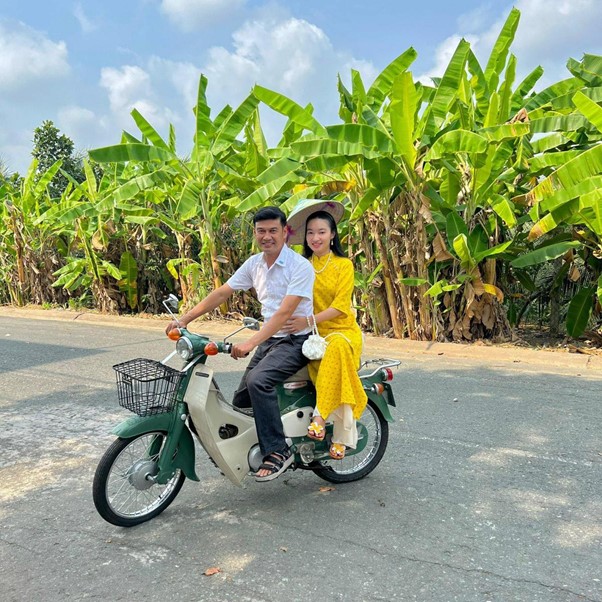 Nam diễn viên Việt lấy vợ trẻ kém 26 tuổi: Bí mật cưới fan, 52 tuổi mới đón con đầu lòng- Ảnh 7.