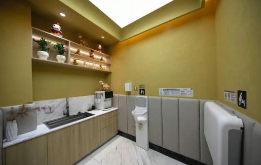 ”Dở khóc dở cười”: Địa điểm du lịch hút khách giống hang động nhưng thực chất là nhà vệ sinh công cộng- Ảnh 2.