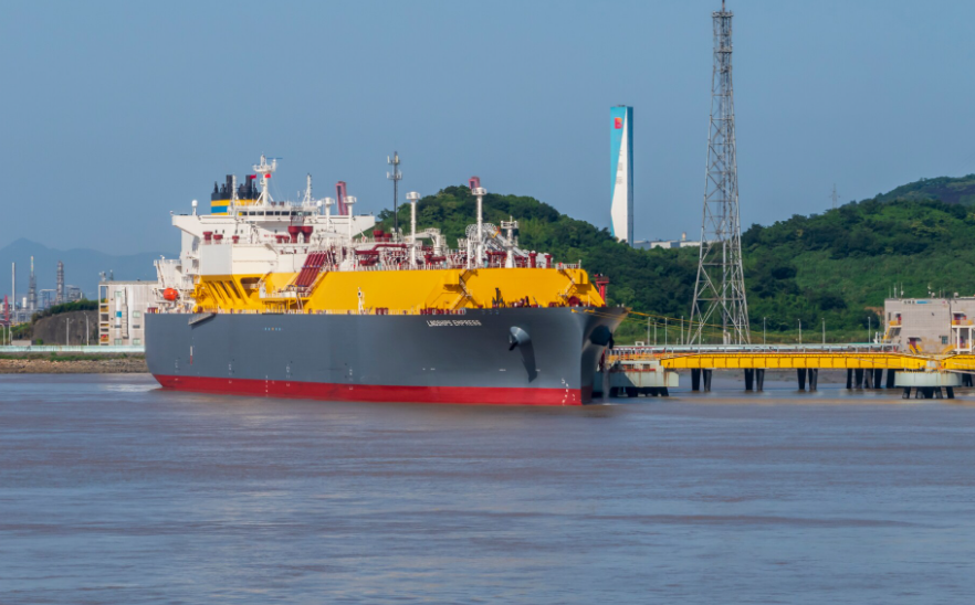 Sau Ấn Độ, thêm một khách hàng tiếp tục chốt đơn LNG của Nga bất chấp lệnh trừng phạt, hàng trăm nghìn m3 khí đốt đã cập bến- Ảnh 1.