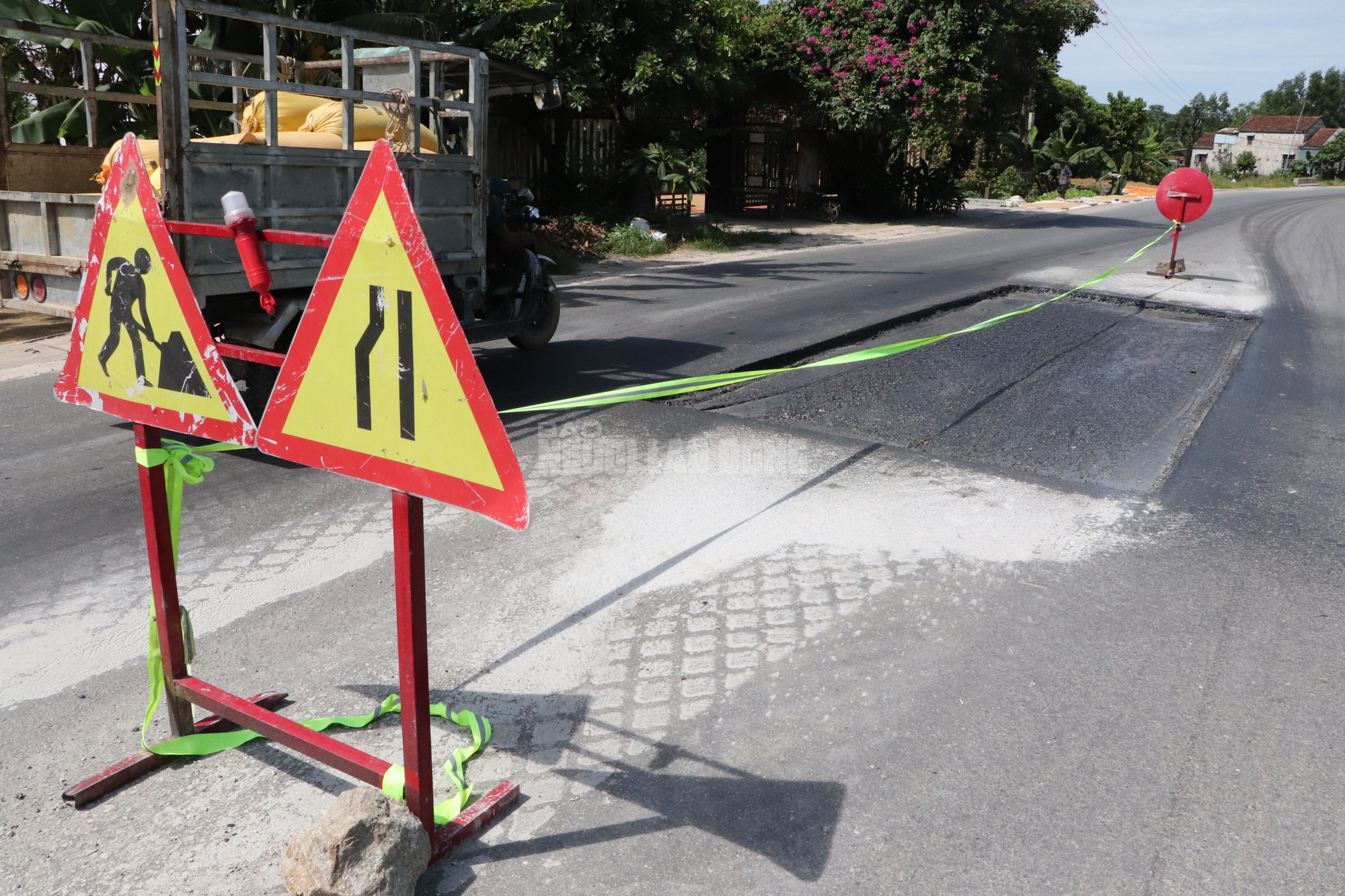 Đường 1.800 tỉ có Tập đoàn Thuận An thi công ở Đà Nẵng mới thảm nhựa đã hỏng- Ảnh 2. Đường 1.800 tỉ có Tập đoàn Thuận An thi công ở Đà Nẵng mới thảm nhựa đã hỏng- Ảnh 2.