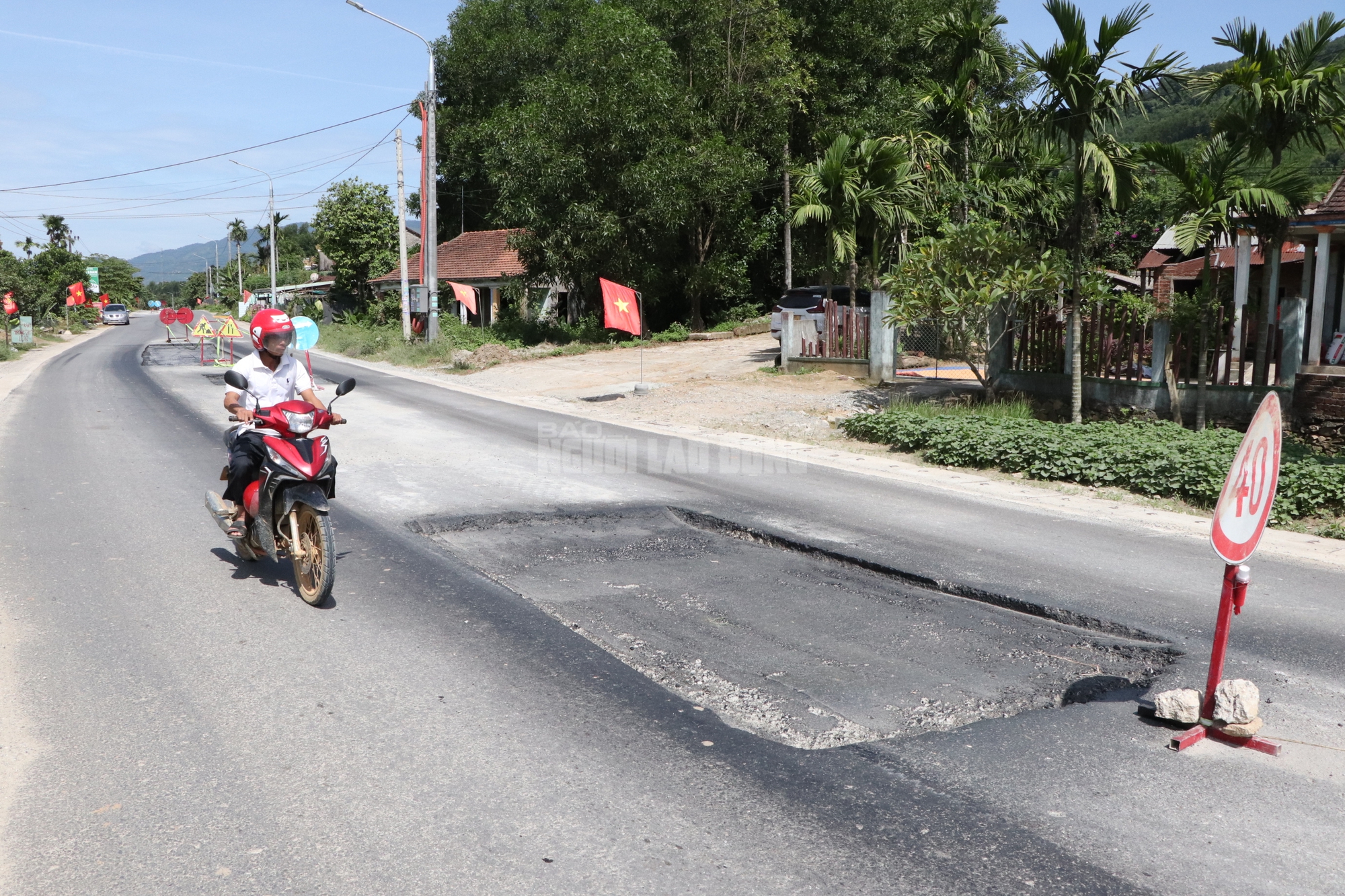Đường 1.800 tỉ có Tập đoàn Thuận An thi công ở Đà Nẵng mới thảm nhựa đã hỏng- Ảnh 5. Đường 1.800 tỉ có Tập đoàn Thuận An thi công ở Đà Nẵng mới thảm nhựa đã hỏng- Ảnh 5.