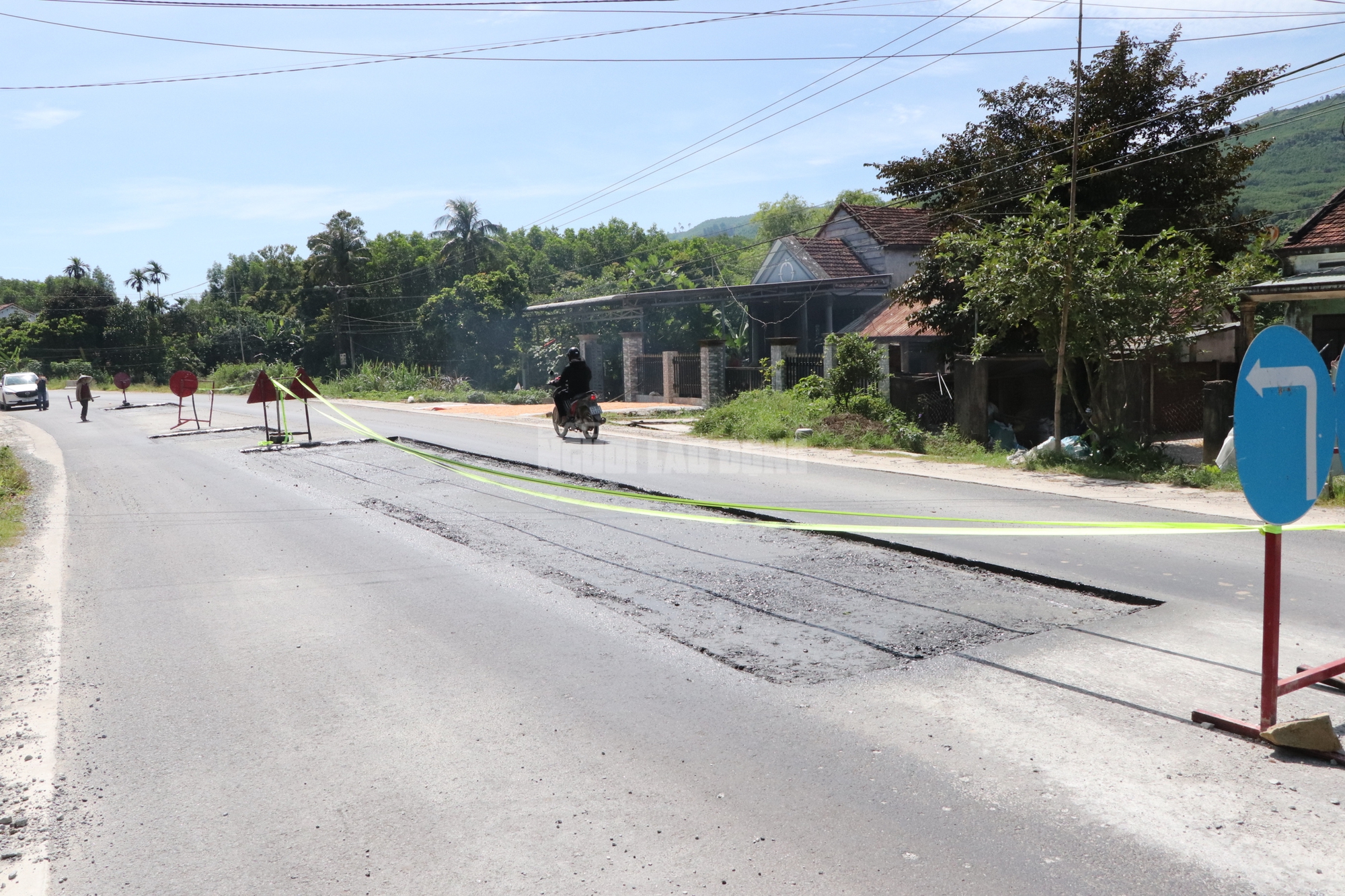 Đường 1.800 tỉ có Tập đoàn Thuận An thi công ở Đà Nẵng mới thảm nhựa đã hỏng- Ảnh 7. Đường 1.800 tỉ có Tập đoàn Thuận An thi công ở Đà Nẵng mới thảm nhựa đã hỏng- Ảnh 7.