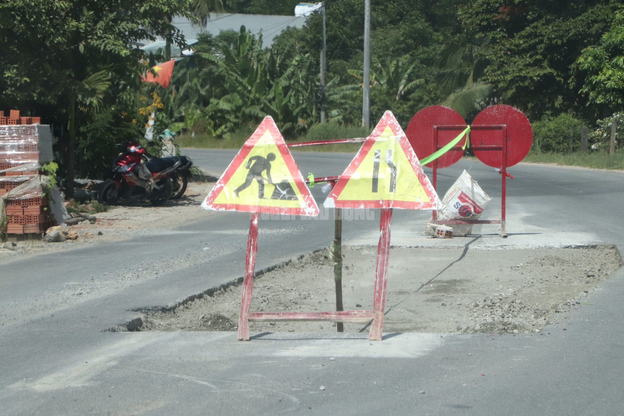 Đường 1.800 tỉ có Tập đoàn Thuận An thi công ở Đà Nẵng mới thảm nhựa đã hỏng- Ảnh 12. Đường 1.800 tỉ có Tập đoàn Thuận An thi công ở Đà Nẵng mới thảm nhựa đã hỏng- Ảnh 12.