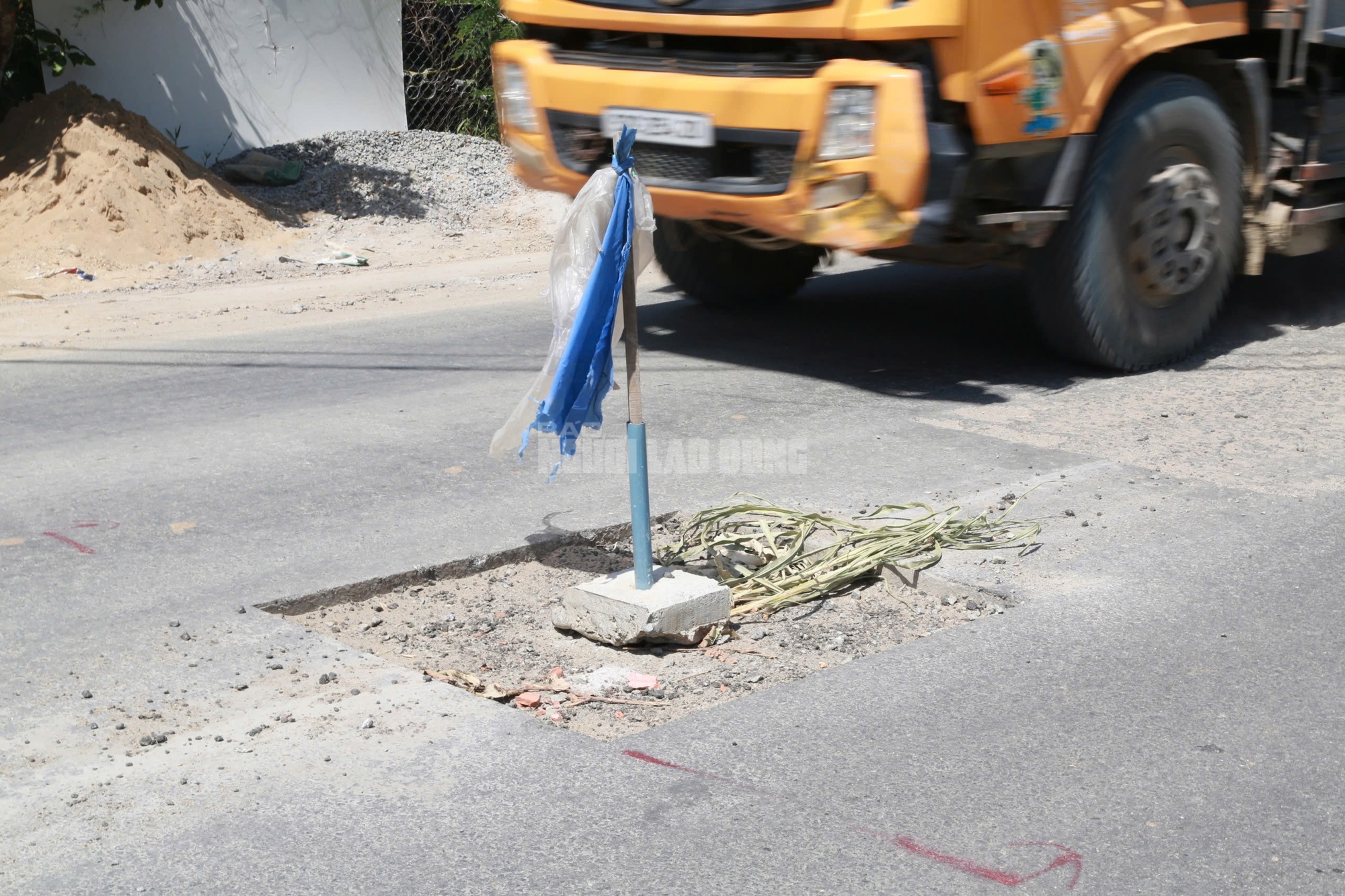 Đường 1.800 tỉ có Tập đoàn Thuận An thi công ở Đà Nẵng mới thảm nhựa đã hỏng- Ảnh 16. Đường 1.800 tỉ có Tập đoàn Thuận An thi công ở Đà Nẵng mới thảm nhựa đã hỏng- Ảnh 16.