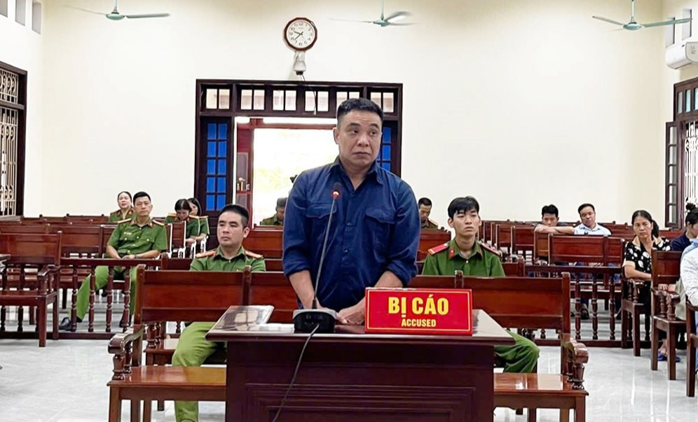 Cựu hiệu trưởng lừa nhận "tiền cọc" đất dự án, lấy gần 90 tỉ đồng chơi cá cược- Ảnh 1.