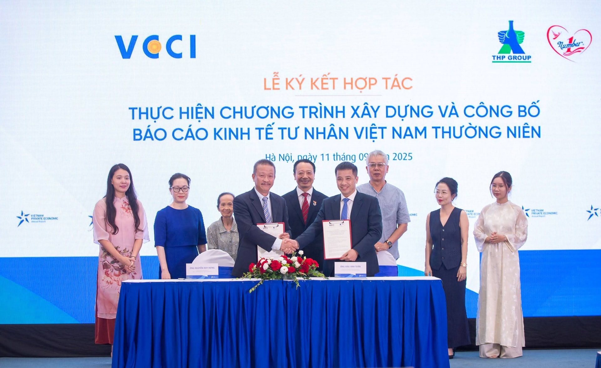 VCCI và Tập đoàn Tân Hiệp Phát hợp tác triển khai sáng kiến Báo cáo Kinh tế tư nhân Việt Nam thường niên- Ảnh 1.
