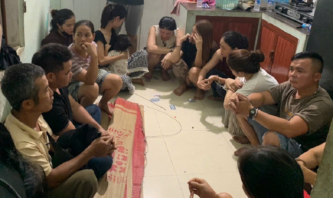 Ập vào nhà của Hồ Minh Khánh, công an bắt 15 người- Ảnh 1.