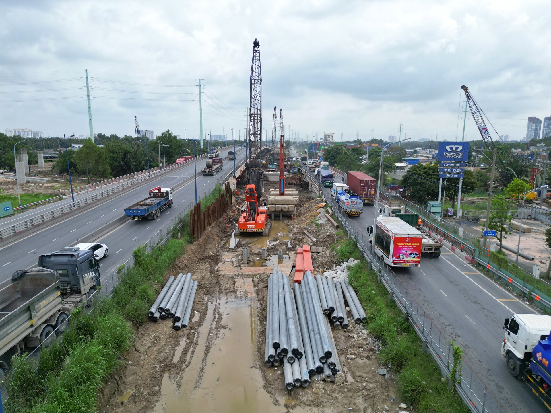 Loạt dự án ở TP.HCM chậm tiến độ, có công trình 10 năm vẫn chưa về đích- Ảnh 1.