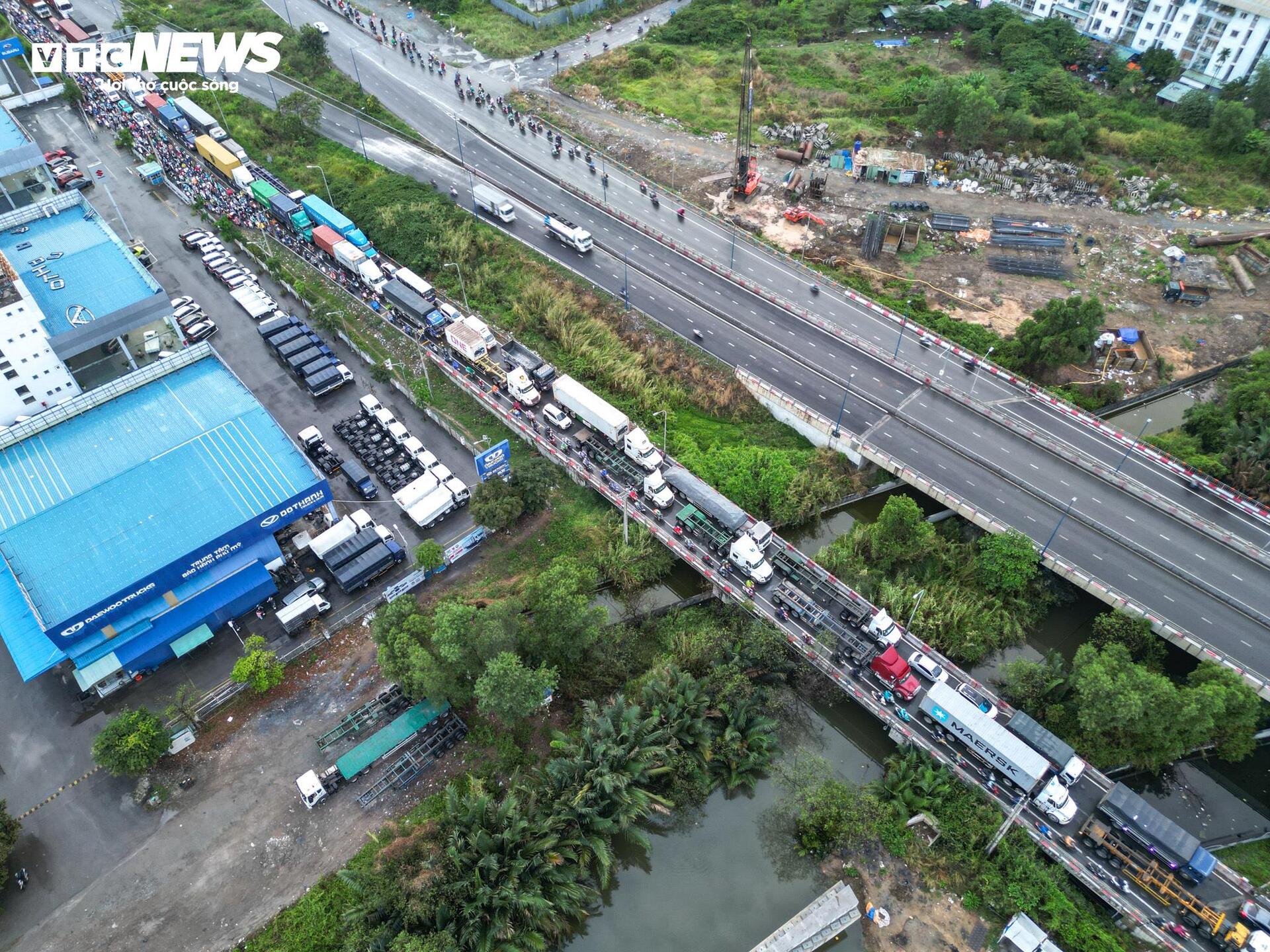 Loạt dự án ở TP.HCM chậm tiến độ, có công trình 10 năm vẫn chưa về đích- Ảnh 2.