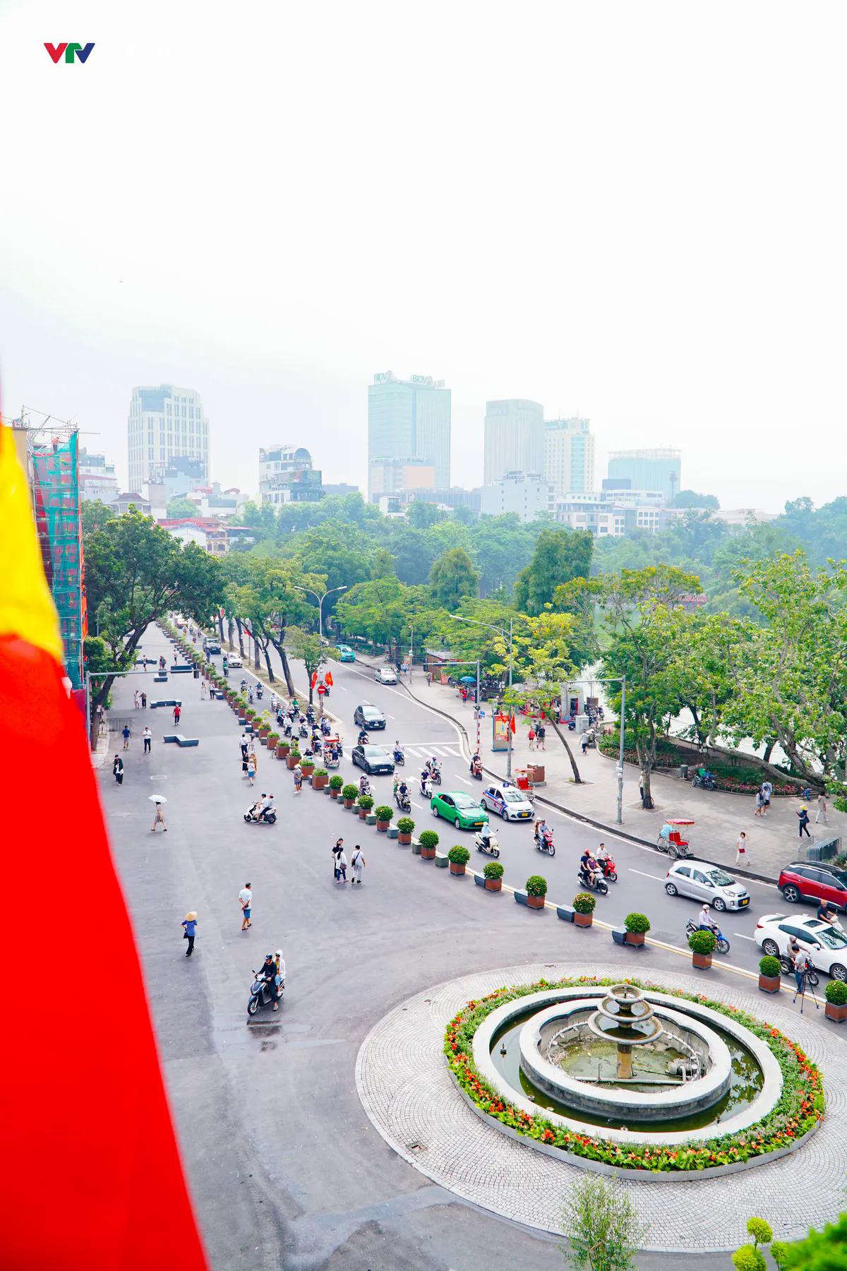 Quảng trường Đông Kinh Nghĩa Thục khoác lên mình diện mạo mới- Ảnh 15. Quảng trường Đông Kinh Nghĩa Thục khoác lên mình diện mạo mới- Ảnh 15.