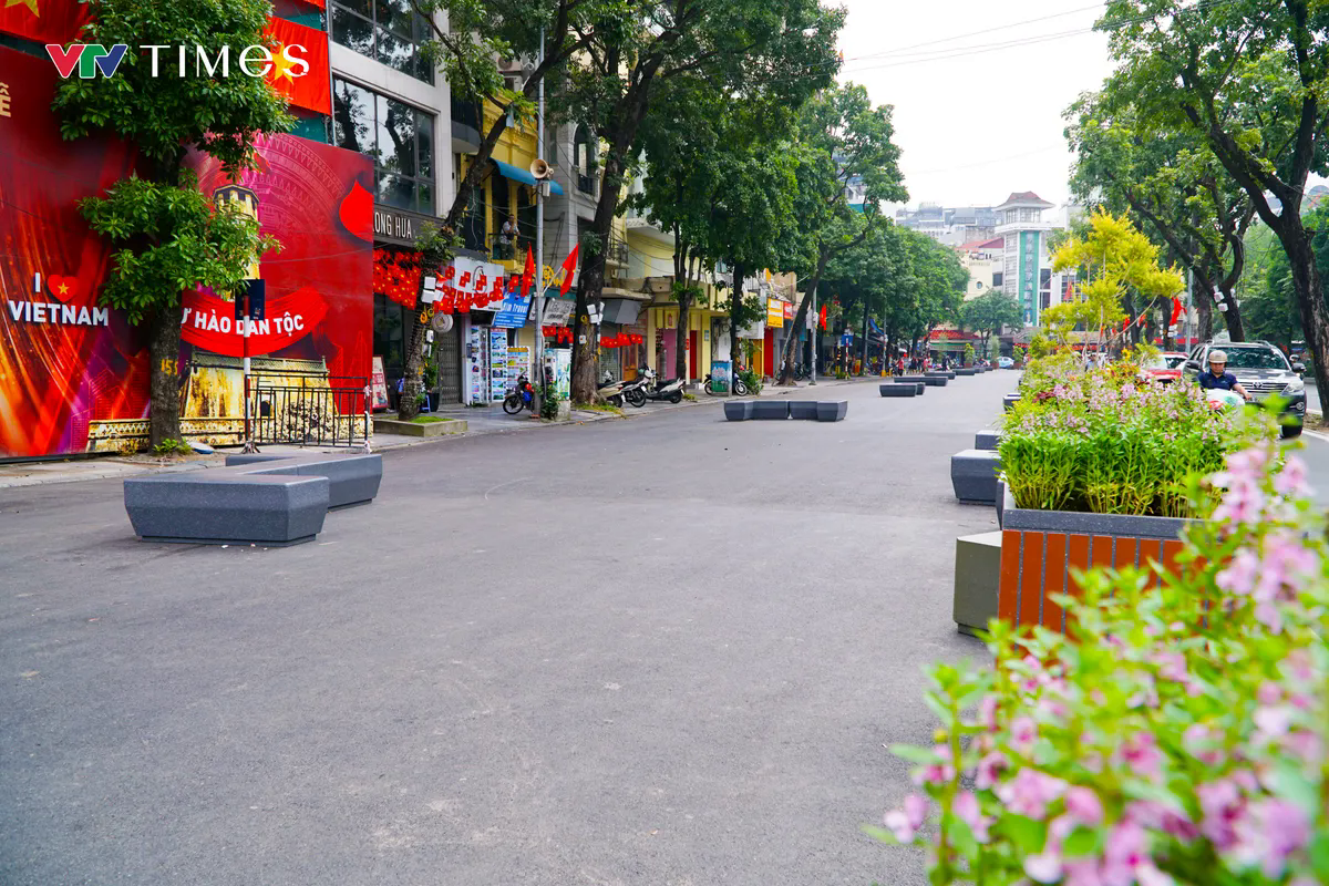 Quảng trường Đông Kinh Nghĩa Thục khoác lên mình diện mạo mới- Ảnh 9. Quảng trường Đông Kinh Nghĩa Thục khoác lên mình diện mạo mới- Ảnh 9.