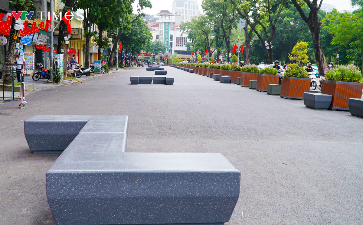 Quảng trường Đông Kinh Nghĩa Thục khoác lên mình diện mạo mới- Ảnh 10. Quảng trường Đông Kinh Nghĩa Thục khoác lên mình diện mạo mới- Ảnh 10.