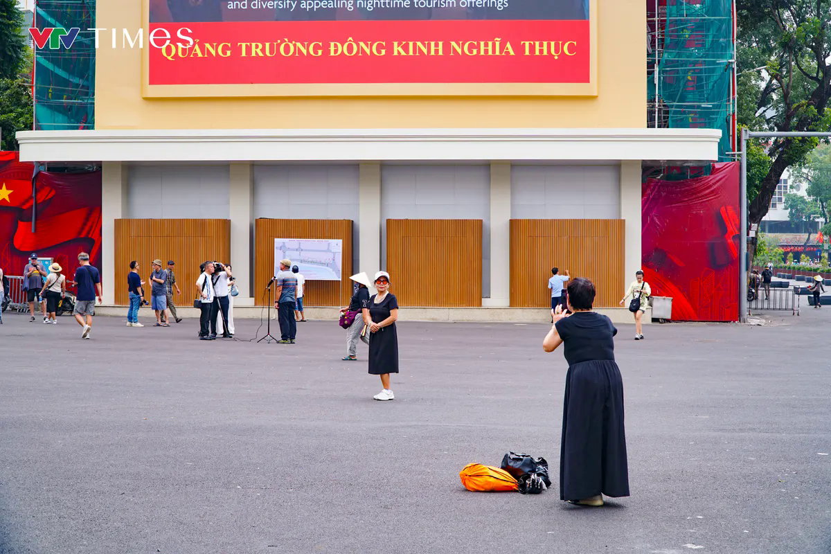 Quảng trường Đông Kinh Nghĩa Thục khoác lên mình diện mạo mới- Ảnh 13. Quảng trường Đông Kinh Nghĩa Thục khoác lên mình diện mạo mới- Ảnh 13.