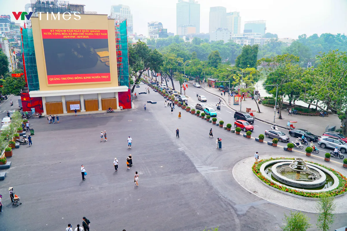 Quảng trường Đông Kinh Nghĩa Thục khoác lên mình diện mạo mới- Ảnh 14. Quảng trường Đông Kinh Nghĩa Thục khoác lên mình diện mạo mới- Ảnh 14.