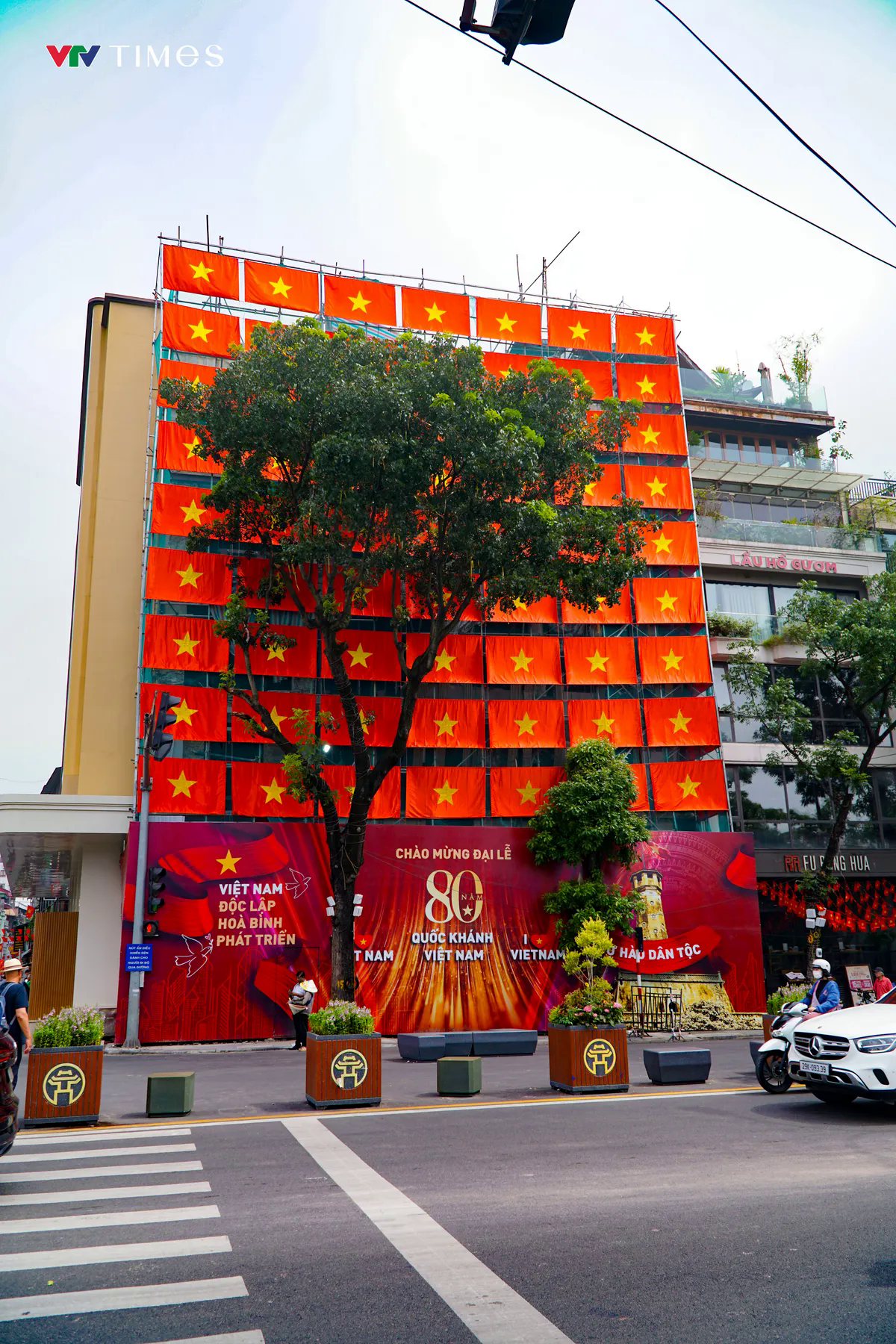 Quảng trường Đông Kinh Nghĩa Thục khoác lên mình diện mạo mới- Ảnh 11. Quảng trường Đông Kinh Nghĩa Thục khoác lên mình diện mạo mới- Ảnh 11.