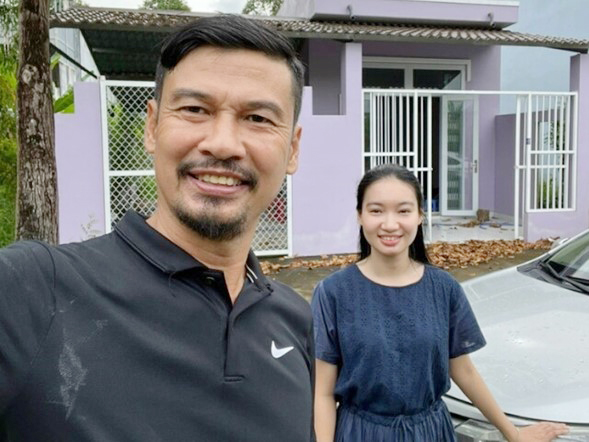 Nam diễn viên Việt lấy vợ trẻ kém 26 tuổi: Bí mật cưới fan, 52 tuổi mới đón con đầu lòng- Ảnh 3.