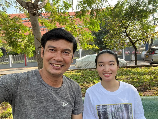 Nam diễn viên Việt lấy vợ trẻ kém 26 tuổi: Bí mật cưới fan, 52 tuổi mới đón con đầu lòng- Ảnh 6.