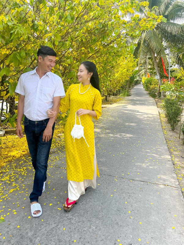 Nam diễn viên Việt lấy vợ trẻ kém 26 tuổi: Bí mật cưới fan, 52 tuổi mới đón con đầu lòng- Ảnh 4. Nam diễn viên Việt lấy vợ trẻ kém 26 tuổi: Bí mật cưới fan, 52 tuổi mới đón con đầu lòng- Ảnh 4.