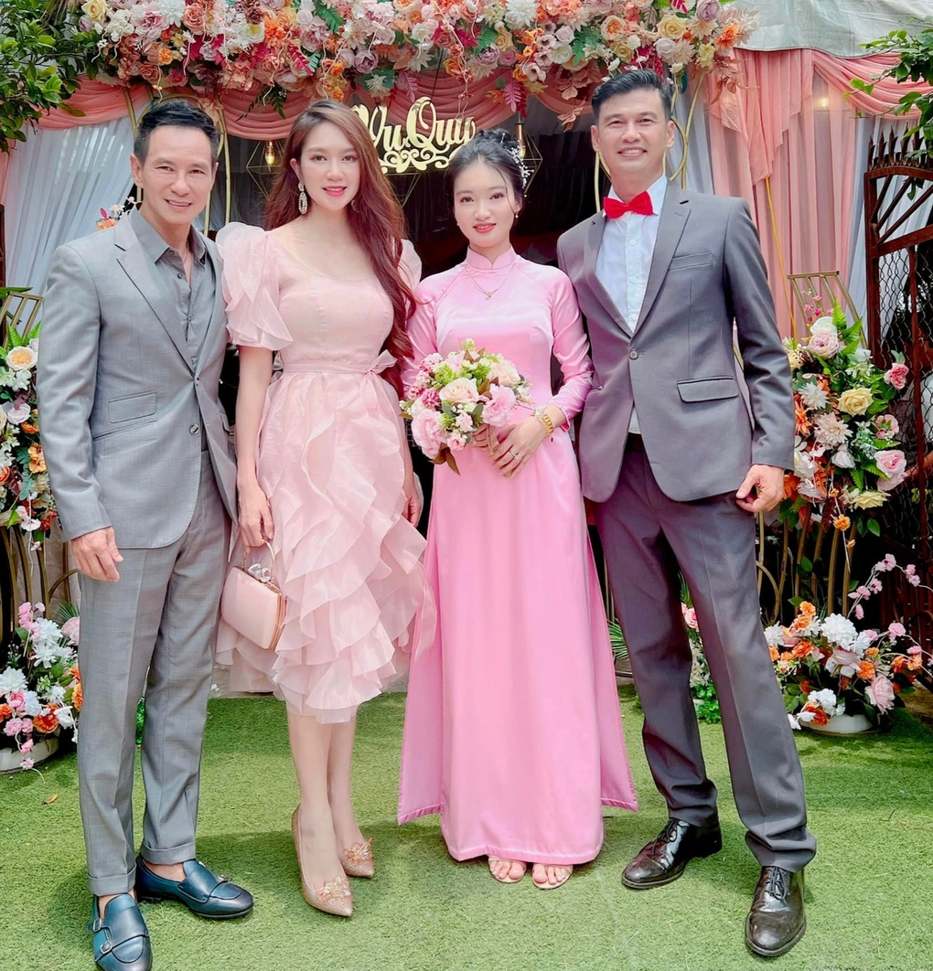 Nam diễn viên Việt lấy vợ trẻ kém 26 tuổi: Bí mật cưới fan, 52 tuổi mới đón con đầu lòng- Ảnh 2.