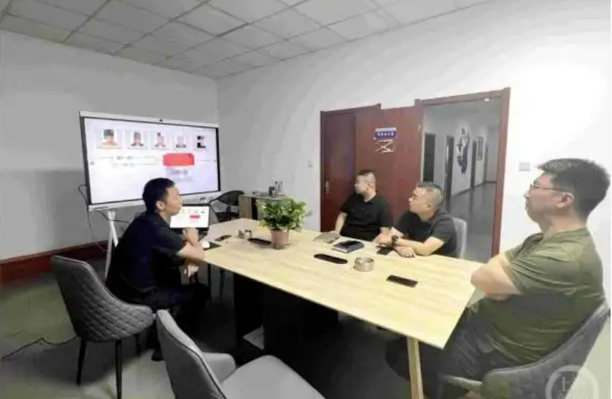 Rà soát toàn hệ thống, ngân hàng phát hiện 7 chủ tài khoản thất nghiệp nhưng rút hơn 111 tỷ đồng/người: Công an vào cuộc đánh sập đường dây rửa tiền hơn 1.864 tỷ đồng- Ảnh 1. Rà soát toàn hệ thống, ngân hàng phát hiện 7 chủ tài khoản thất nghiệp nhưng rút hơn 111 tỷ đồng/người: Công an vào cuộc đánh sập đường dây rửa tiền hơn 1.864 tỷ đồng- Ảnh 1.