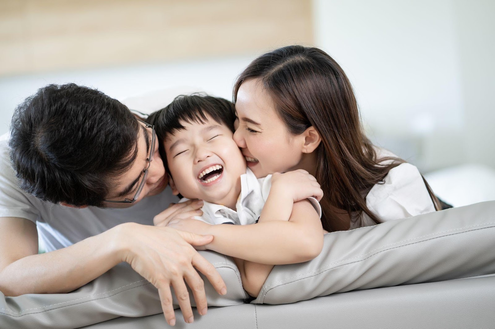 Muốn con lớn lên hiếu thảo, tương lai xán lạn, cha mẹ trung niên không thể quên: Có 4 NHỚ và 4 TRÁNH!- Ảnh 1.