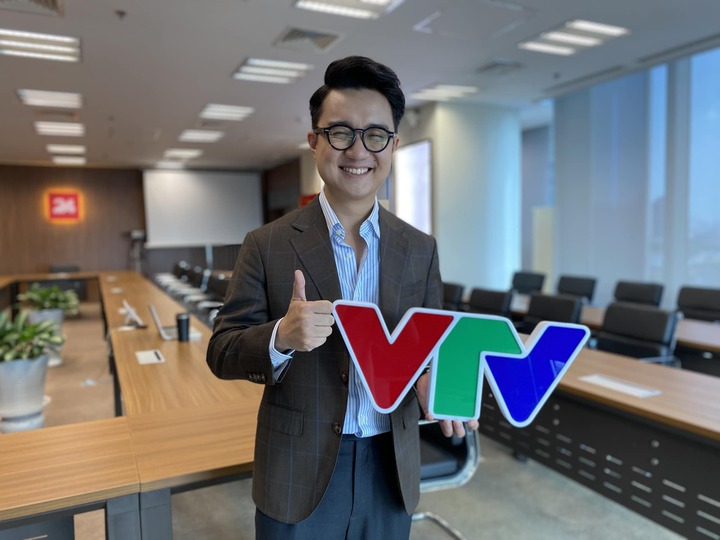Điều ít người biết về nam MC VTV thay Xuân Bắc dẫn 'Vua tiếng Việt'- Ảnh 2. Điều ít người biết về nam MC VTV thay Xuân Bắc dẫn 'Vua tiếng Việt'- Ảnh 2.
