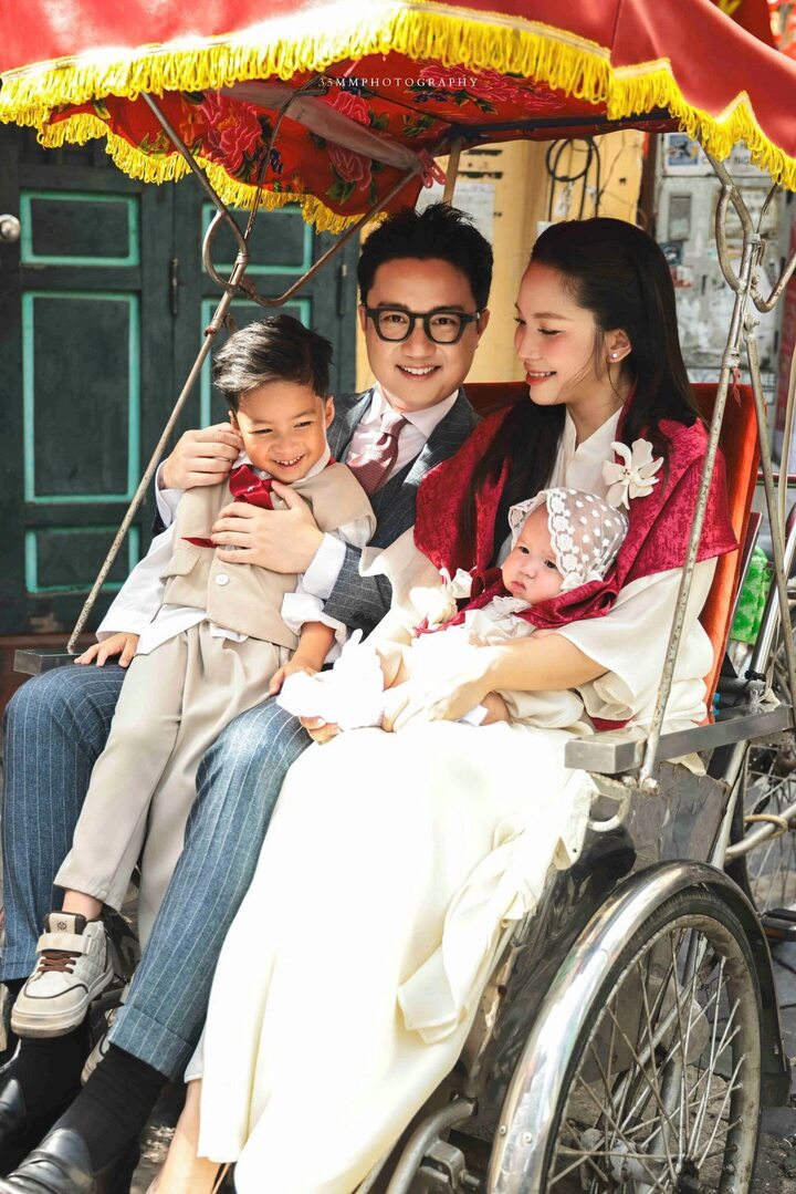Điều ít người biết về nam MC VTV thay Xuân Bắc dẫn 'Vua tiếng Việt'- Ảnh 4. Điều ít người biết về nam MC VTV thay Xuân Bắc dẫn 'Vua tiếng Việt'- Ảnh 4.