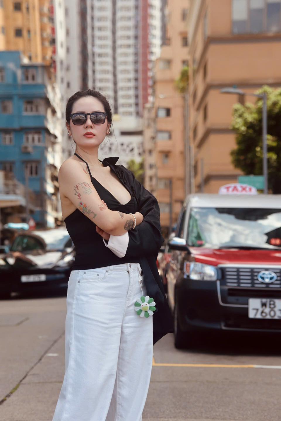 Nữ ca sĩ Việt từng "flex" mua mấy cái nhà, một vài cái xe nhờ 1 bài hát giá 2 triệu đồng: U45 sở hữu nhan sắc mặn mà, tự tin so sánh với Song Hye Kyo- Ảnh 3. Nữ ca sĩ Việt từng "flex" mua mấy cái nhà, một vài cái xe nhờ 1 bài hát giá 2 triệu đồng: U45 sở hữu nhan sắc mặn mà, tự tin so sánh với Song Hye Kyo- Ảnh 3.