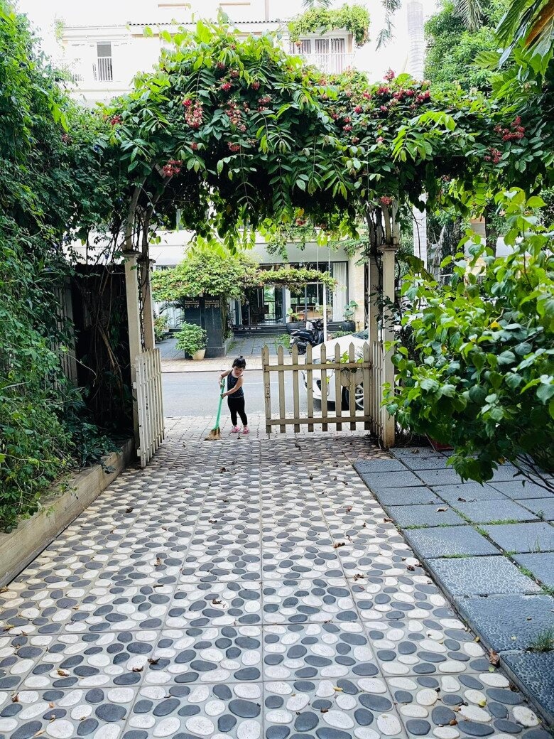 Nữ diễn viên Mưa Đỏ: Trong phim đau khổ khóc cạn nước mắt, ngoài đời sống chill với cơ ngơi 4 tầng phủ kín hoa!- Ảnh 5. Nữ diễn viên Mưa Đỏ: Trong phim đau khổ khóc cạn nước mắt, ngoài đời sống chill với cơ ngơi 4 tầng phủ kín hoa!- Ảnh 5.
