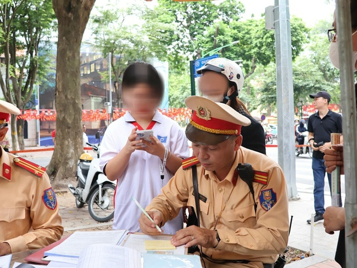 Hàng loạt phụ huynh, học sinh ở Hà Nội bị xử phạt do vi phạm giao thông- Ảnh 3.