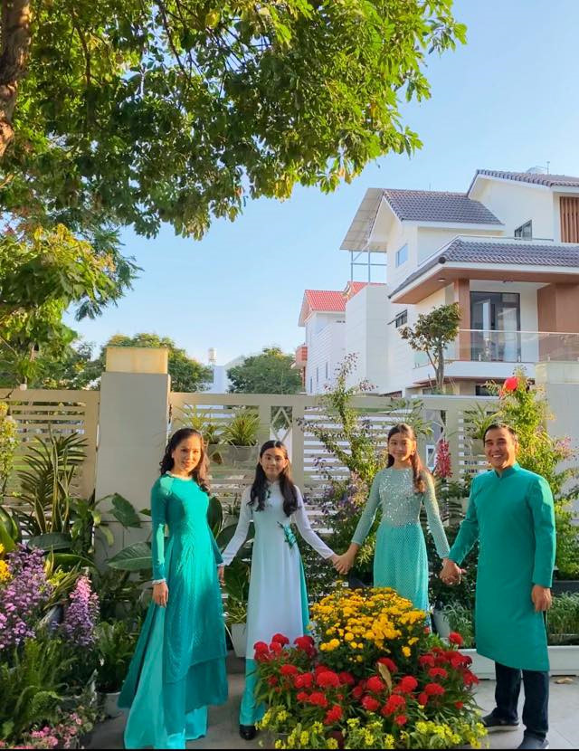 Phó Chủ tịch Hội điện ảnh Việt Nam và vợ đại gia: 20 năm mặn nồng, sống trong biệt thự đắt đỏ ở TP.HCM- Ảnh 6.