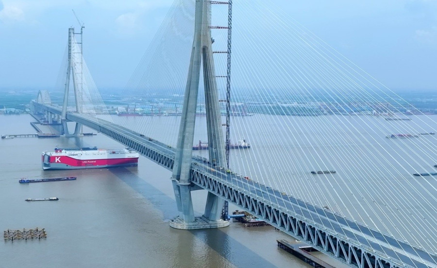 Cầu dây văng dài nhất thế giới thông xe, rút hành trình còn 20 phút- Ảnh 1. Cầu dây văng dài nhất thế giới thông xe, rút hành trình còn 20 phút- Ảnh 1.