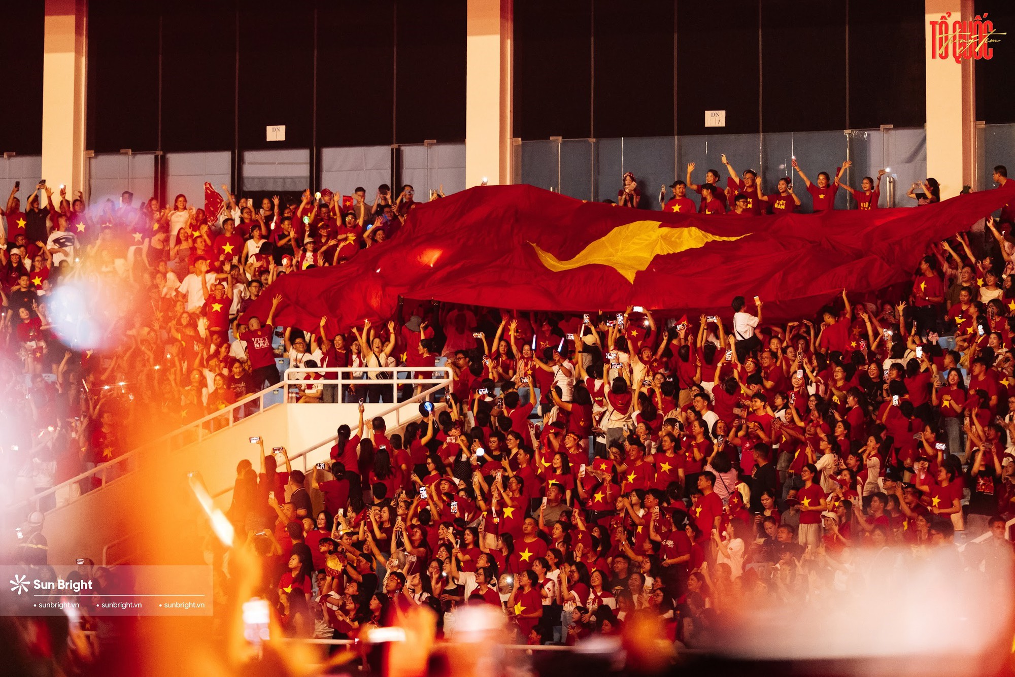 Tổ Quốc Trong Tim: Hiện tượng văn hóa không tưởng và “gã khổng lồ” đứng đằng sau cơn sốt Concert Quốc Gia- Ảnh 7. Tổ Quốc Trong Tim: Hiện tượng văn hóa không tưởng và “gã khổng lồ” đứng đằng sau cơn sốt Concert Quốc Gia- Ảnh 7.