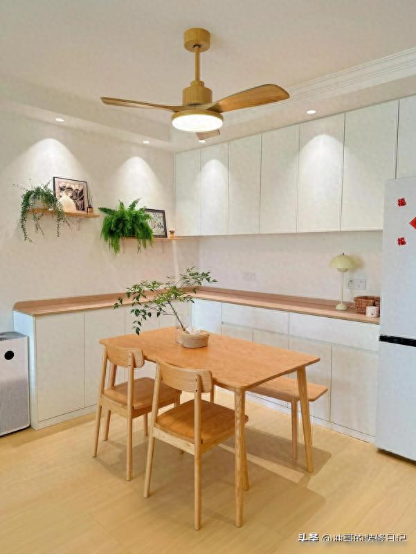 Cuộc sống tối giản của người phụ nữ 40 tuổi: Ngôi nhà 72m² sạch sẽ, tiện nghi và “giàu có” từ trong nếp sống- Ảnh 2. Cuộc sống tối giản của người phụ nữ 40 tuổi: Ngôi nhà 72m² sạch sẽ, tiện nghi và “giàu có” từ trong nếp sống- Ảnh 2.