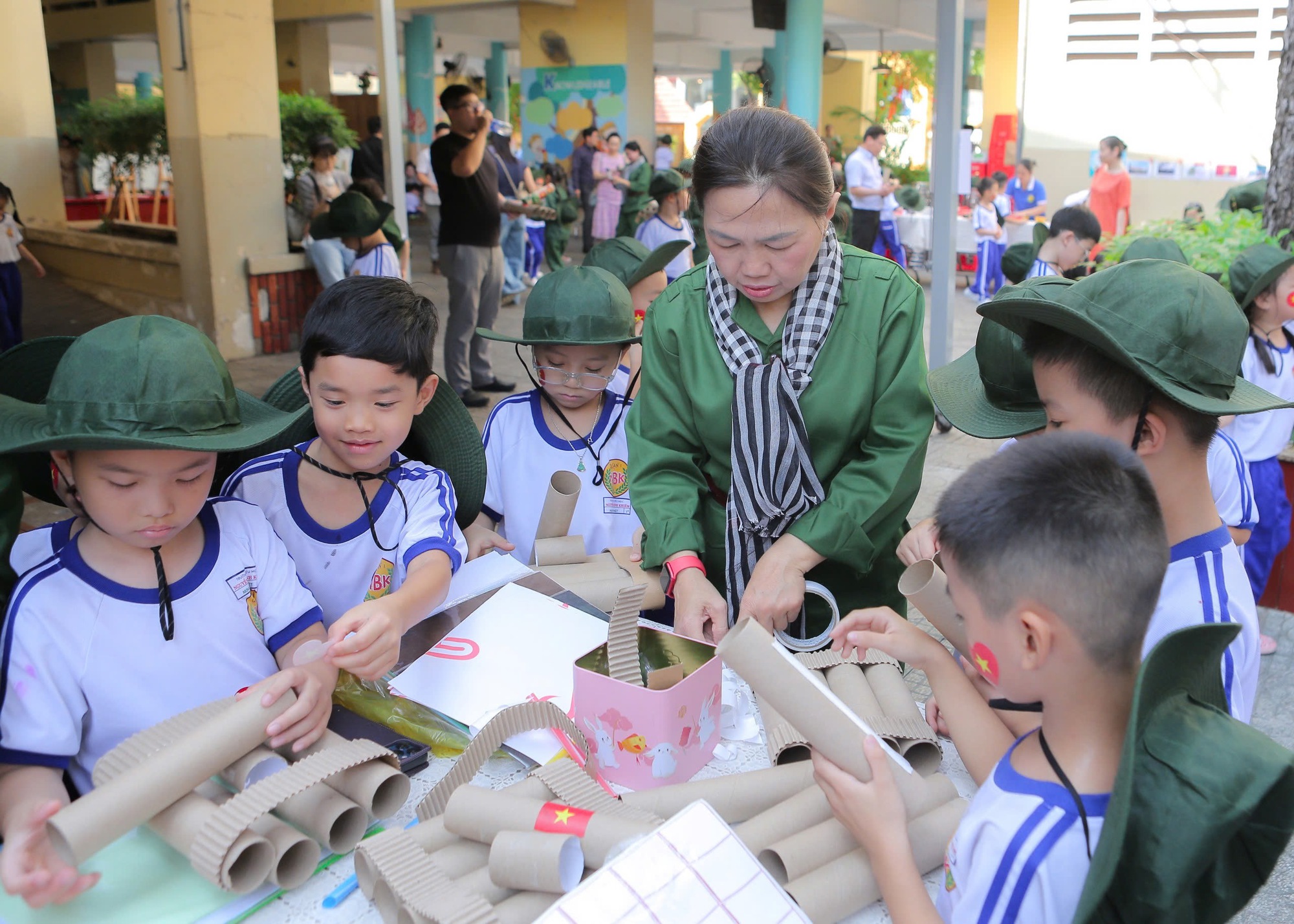 NÓNG: TP HCM "chốt" quy định giờ vào học, tan học của gần 2,6 triệu học sinh- Ảnh 1.
