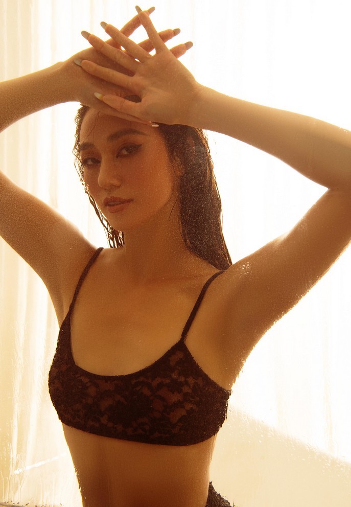 Vbiz có mỹ nhân hở bạo: U40 nhưng body như "búp bê sống", kèn cựa "nữ hoàng nội y" với Ngọc Trinh- Ảnh 2.