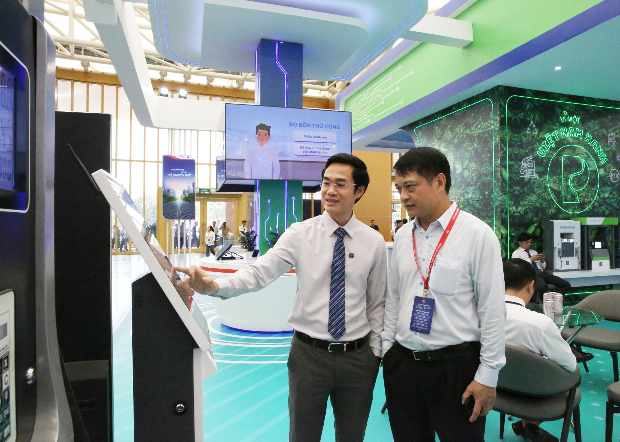 Giới thiệu mô hình 'Cửa hàng xăng dầu tự động' tại Triển lãm Quốc gia 80 năm Quốc khánh- Ảnh 2. Giới thiệu mô hình 'Cửa hàng xăng dầu tự động' tại Triển lãm Quốc gia 80 năm Quốc khánh- Ảnh 2.